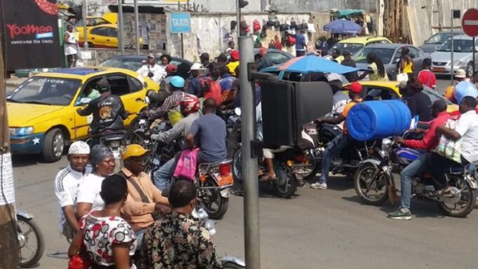 Motos-taxis-Douala-780x440-1