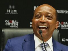Philanthropie : éléments importants sur Patrice Motsepe, le milliardaire président de la CAF qui a offert 114 millions de FCFA à l’Église catholique du Cameroun