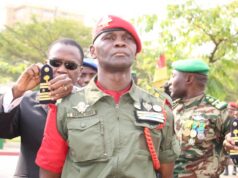 Reconnaissance : plus de 600 éléments des forces armées camerounaises reçoivent des insignes de grade à Douala